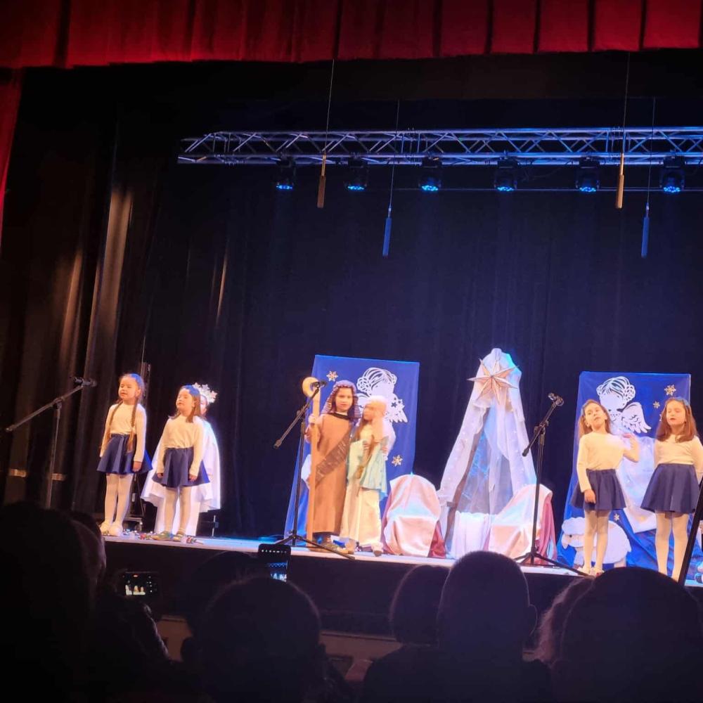 Sówki przedstawiają jasełka w Teatrze