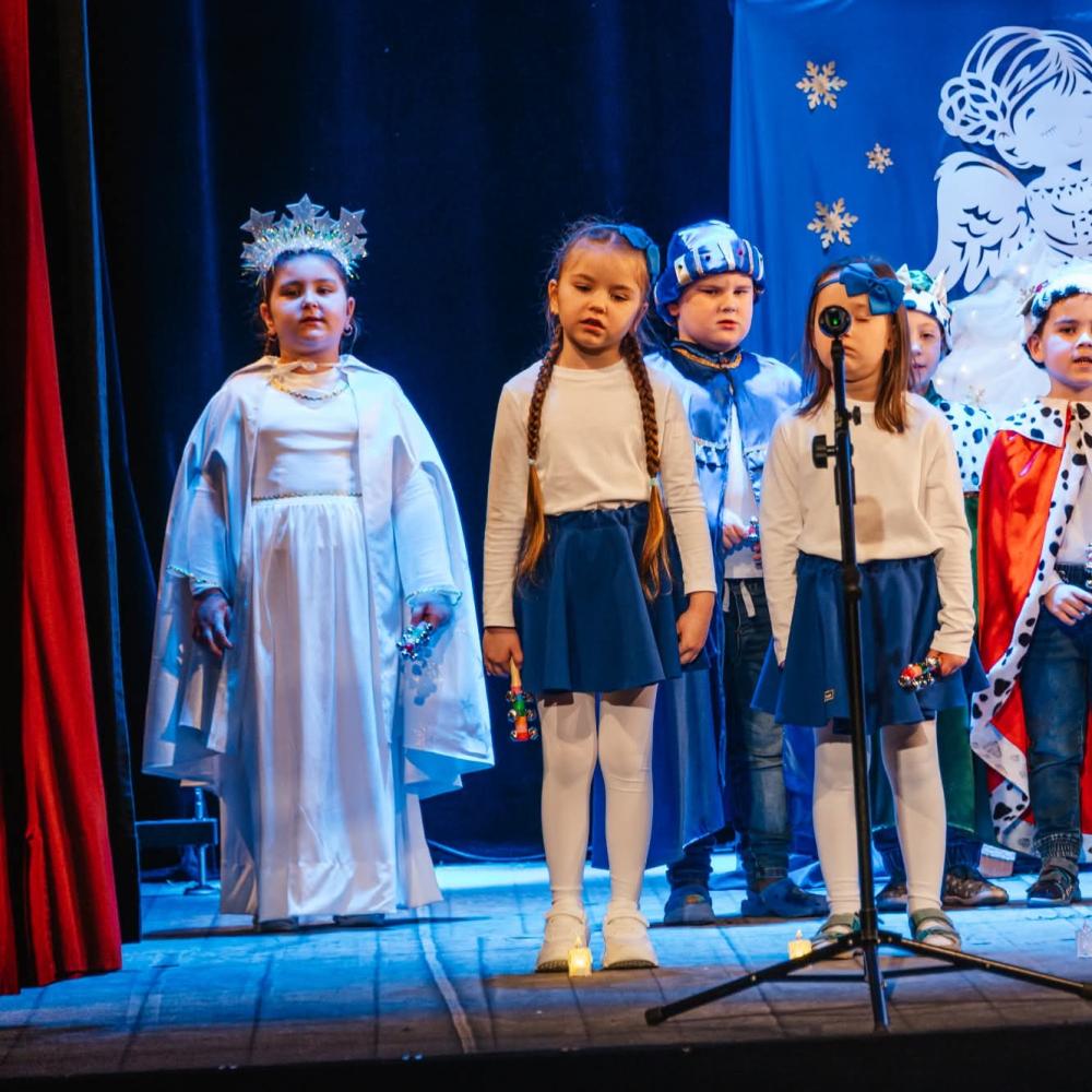 Sówki przedstawiają jasełka w Teatrze