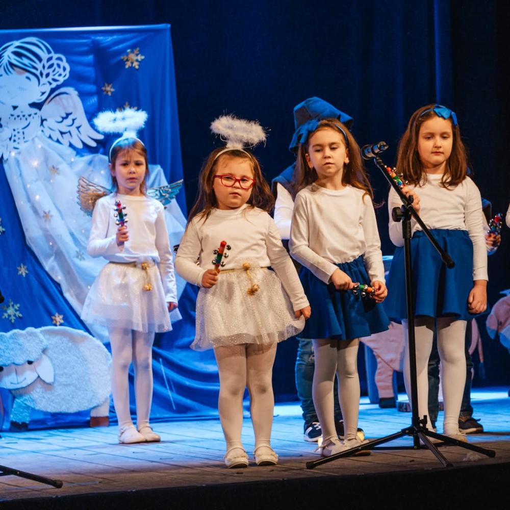 Sówki przedstawiają jasełka w Teatrze