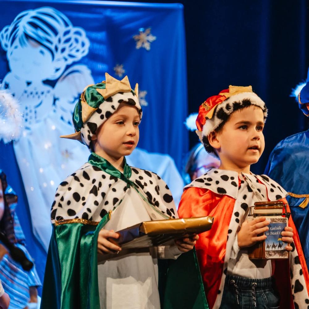 Sówki przedstawiają jasełka w Teatrze