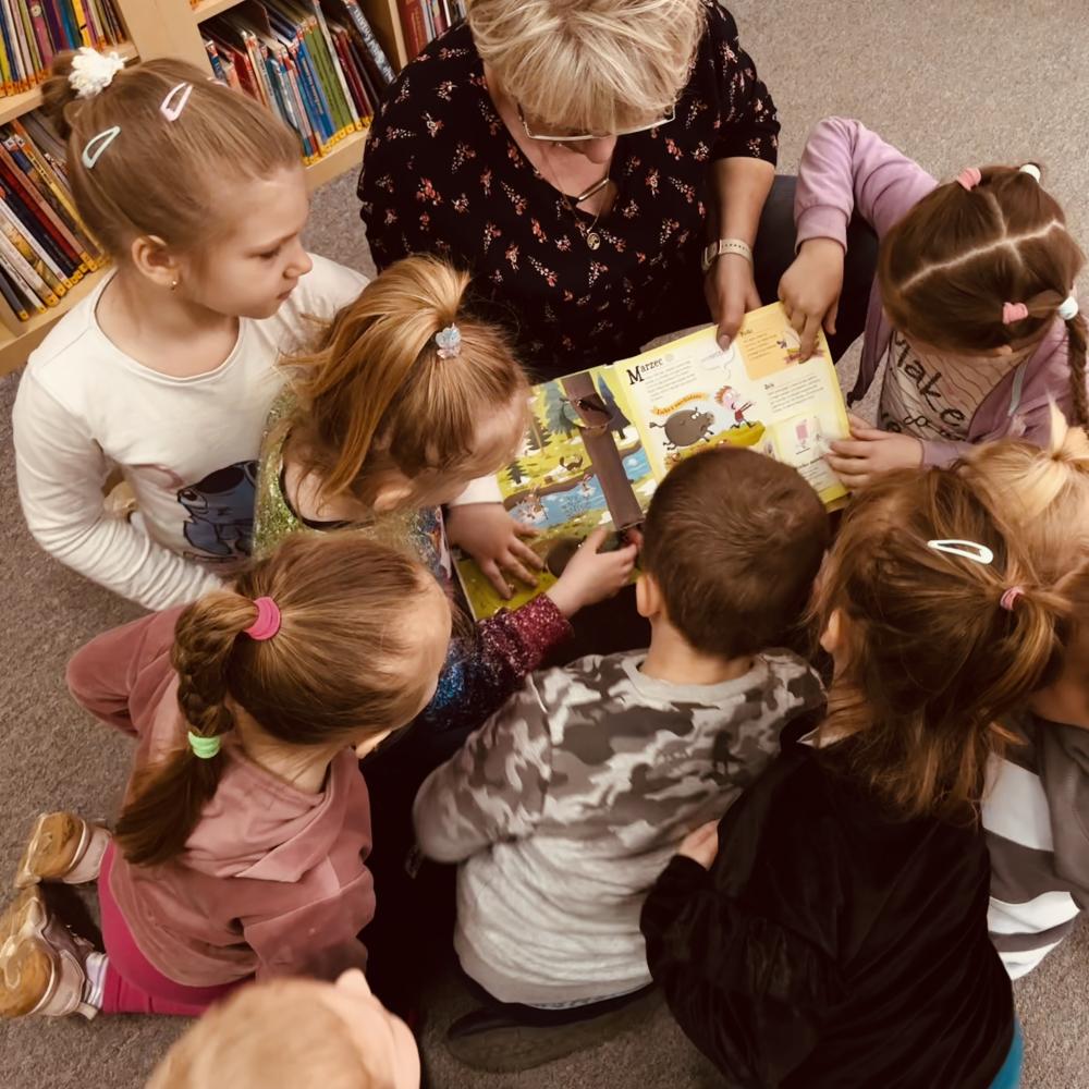 Tygryski w bibliotece