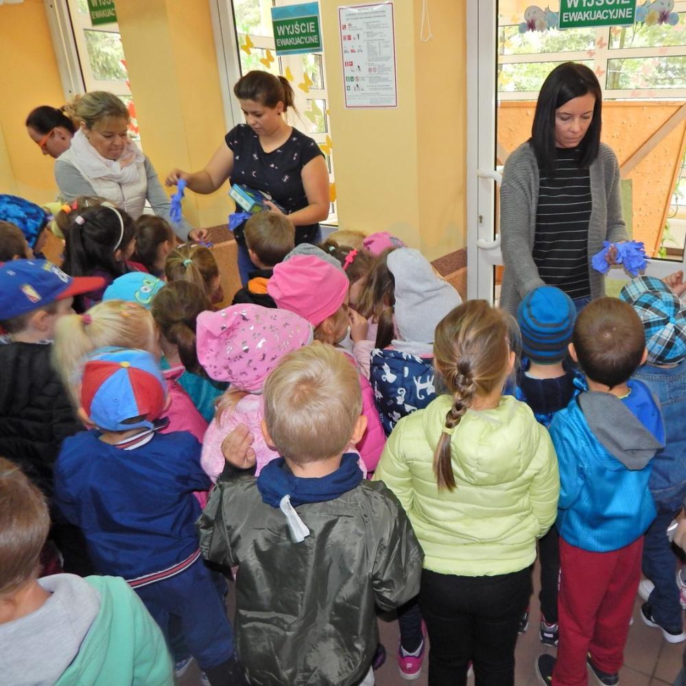 Sprzątamy świat. Sprzątaliśmy nasz ogród i najbliższy teren przy przedszkolu.