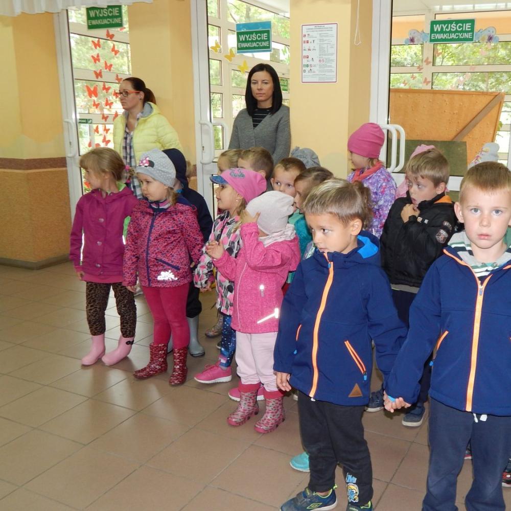 Sprzątamy świat. Sprzątaliśmy nasz ogród i najbliższy teren przy przedszkolu.
