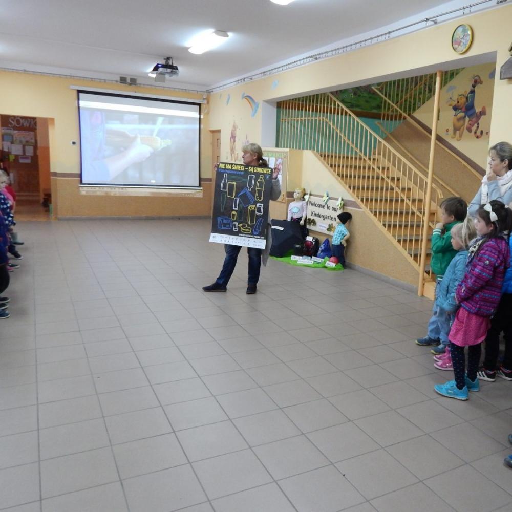Sprzątamy świat. Sprzątaliśmy nasz ogród i najbliższy teren przy przedszkolu.