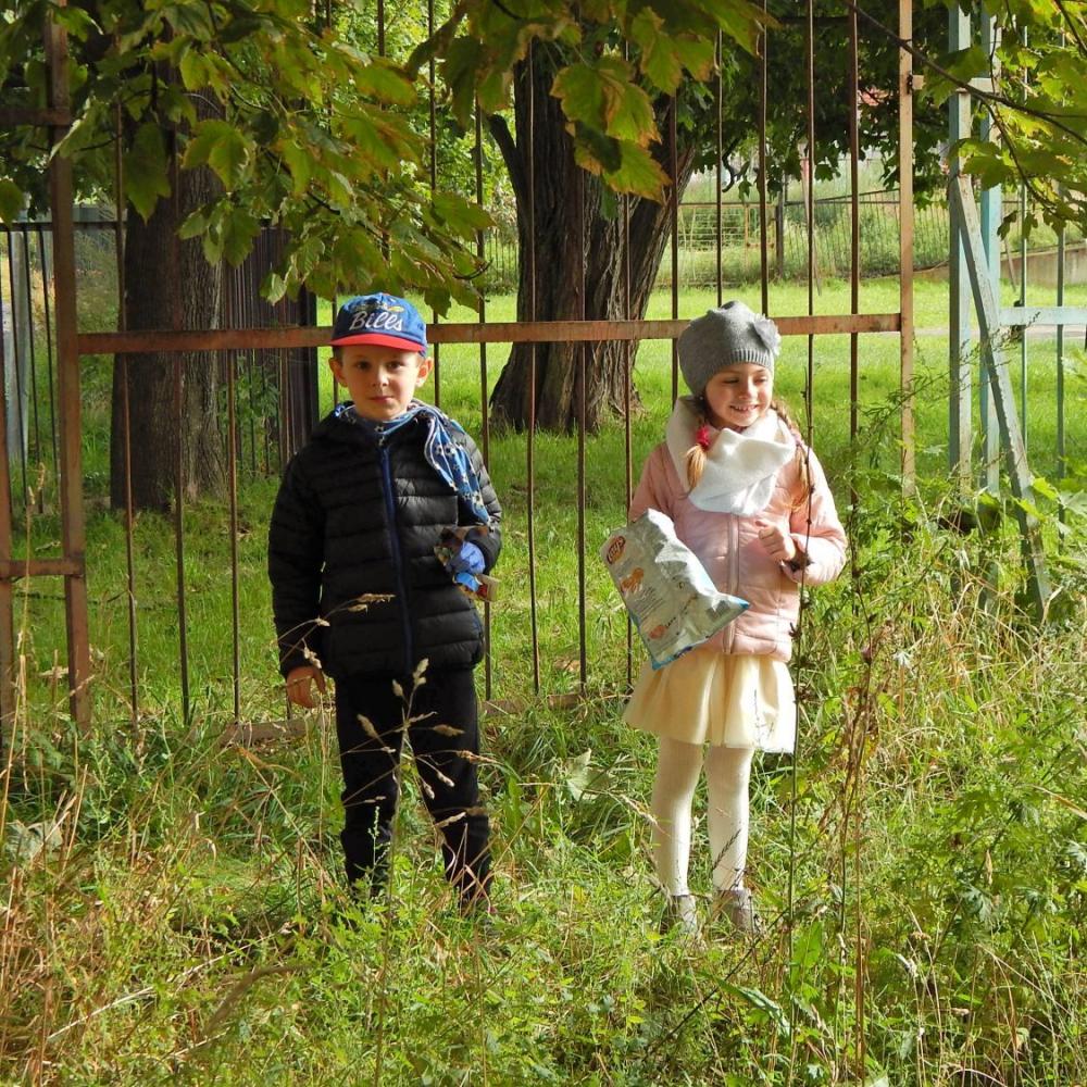 Sprzątamy świat. Sprzątaliśmy nasz ogród i najbliższy teren przy przedszkolu.