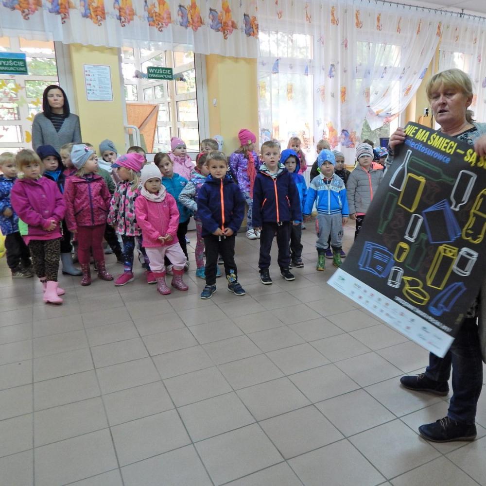 Sprzątamy świat. Sprzątaliśmy nasz ogród i najbliższy teren przy przedszkolu.