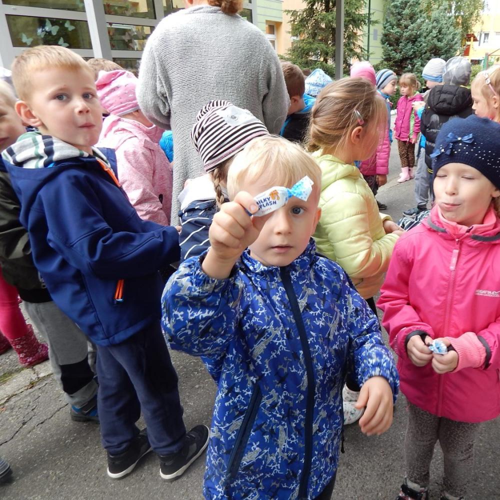 Sprzątamy świat. Sprzątaliśmy nasz ogród i najbliższy teren przy przedszkolu.