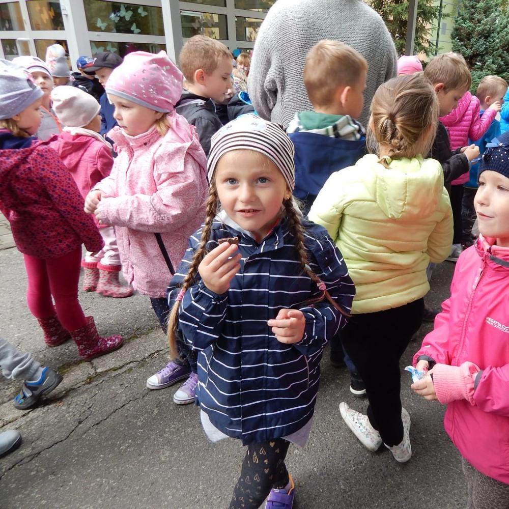 Sprzątamy świat. Sprzątaliśmy nasz ogród i najbliższy teren przy przedszkolu.